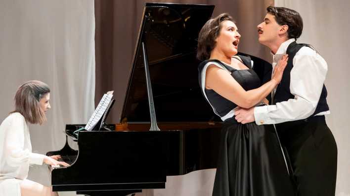 Die Neuköllner Oper nimmt das Kammerspiel "Bésame mucho" wieder ins Programm auf.