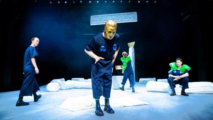 Szene aus "Die Räuber" am Cottbuser Staatstheater