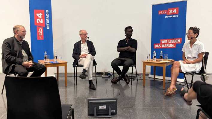 v.l.n.r.: Matthias Schirmer, Christoph Martin Vogtherr, Ibou Diop, Suy Lan Hopmann (Bild: Alexander Flöth)