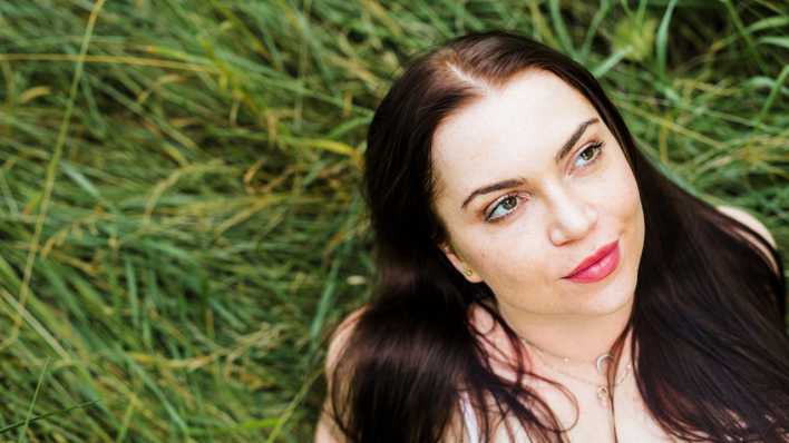 Sophie Jones stieg bei den Zeugen Jehovas aus Sophie Jones stieg bei den Zeugen Jehovas aus