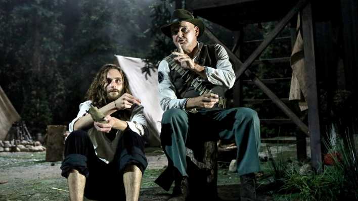 Maximilian Diehle und Martin Rentzsch auf der Bühne von "Woyzeck"