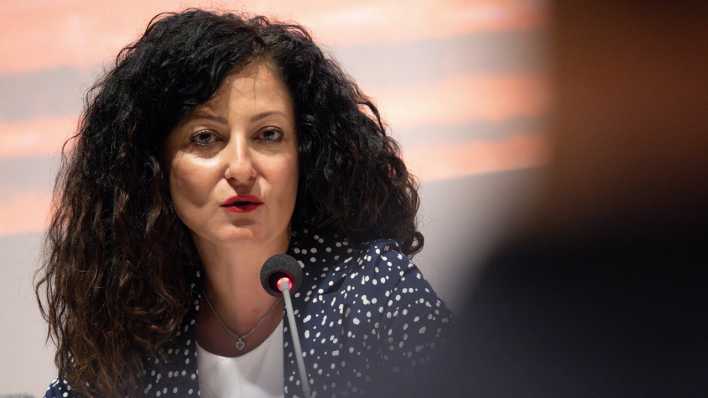 Berlins Sozialsenatorin Cansel Kiziltepe (SPD) bei einer Pressekonferenz