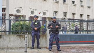 Polizei vor der Synogoge am Fraenkelufer im Berliner Bezirk Kreuzberg