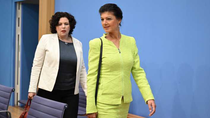 Sahra Wagenknecht und Amira Mohamed Ali bei der Pressekonferenz zur Gründung des Vereins "Bündnis Sahra Wagenknecht"