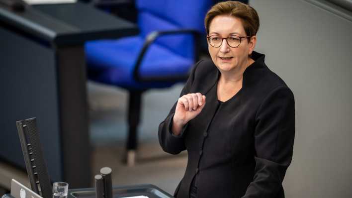 Klara Geywitz (SPD), Bundesministerin für Bau und Wohnen, spricht in der Sitzung des Bundestags mit der ersten Lesung zur Änderung des Gebäudeenergiegesetzes.