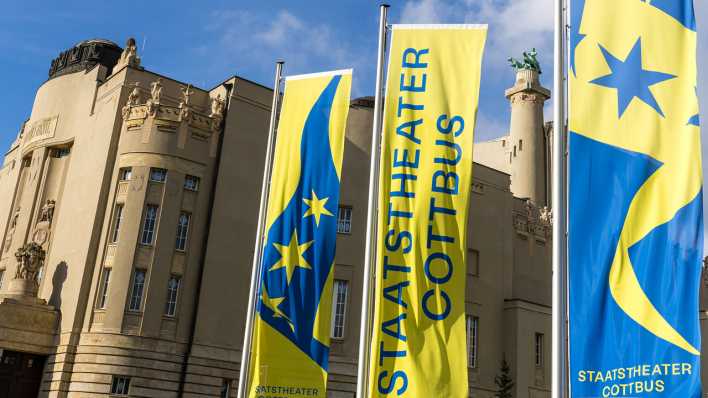 Unter dem Motto "Zusammen hier" lädt das Staatstheater Cottbus für den 31. Oktober 2023 zu einem "Solidaritätskonzert für die Menschen in Israel und weltweit, wo immer ihnen Hass und Antisemitismus entgegenschlägt" ein (Bild: dpa / Frank Hammerschmidt)