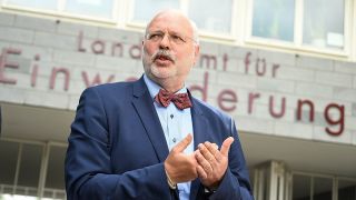 Direktor Engelhard Mazanke steht vor dem Berliner Landesamt für Einwanderun.