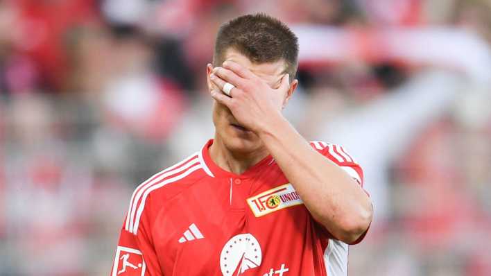 Kevin Behrens vom 1. FC Union Berlin frustriert nach der Heimniederlage gegen den VfB Stuttgart (Bild: IMAGO / Beautiful Sports)