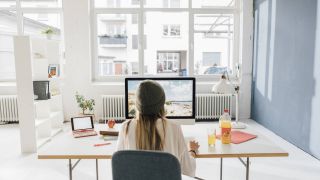 Freiberuflerin bei der Arbeit