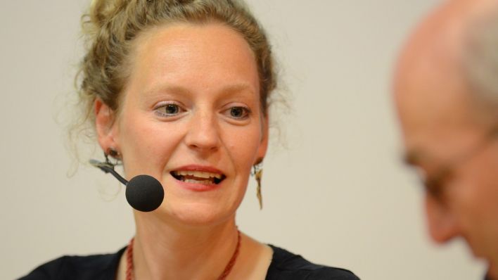 Bettina Müller auf dem Podium beim Forum