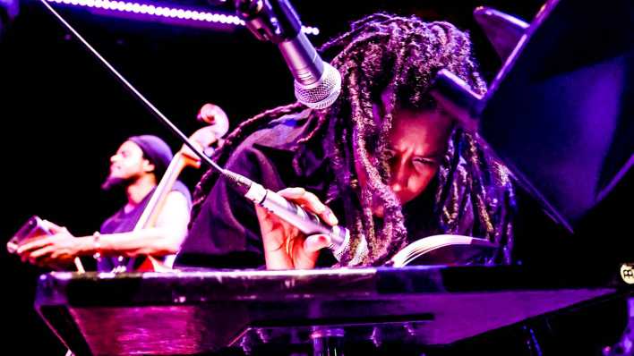 Moor Mother Camae Ayewa beim Konzert im Haus der Berliner Festspiele beim Jazzfest 2023