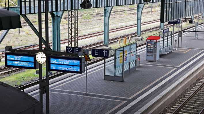 Leerer Bahnsteig