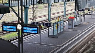Leerer Bahnsteig