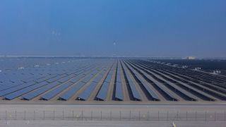 Solarmodule in der Wüste, der grössten Solaranlage der Welt in Dubai