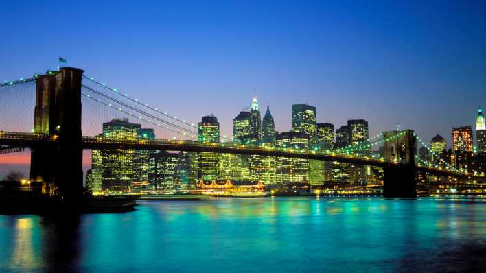 Blick auf die Brookyln Bridge und Manhattan (Foto: imago images / Newscom World)