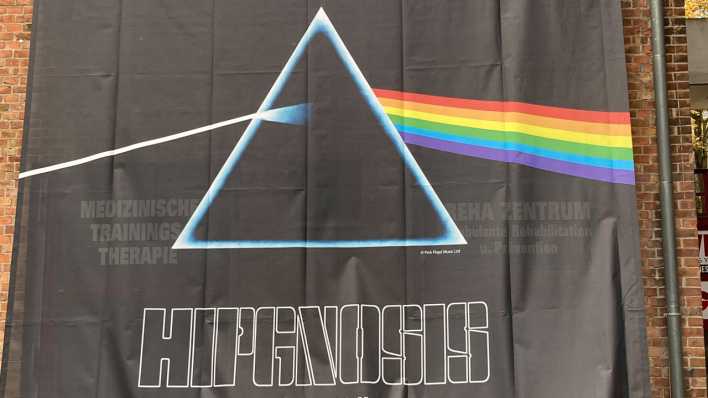 Werbeplakat zur Ausstellung "Hipgnosis" mit dem Cover von "The Dark Side of the Moon". Werbeplakat zur Ausstellung "Hipgnosis" mit dem Cover von "The Dark Side of the Moon".