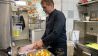 Küchenchef Mirko Sickel im Gasthaus "Zum Oberfeld" in Berlin-Kaulsdorf (Bild: rbb/Karsten Zummack)