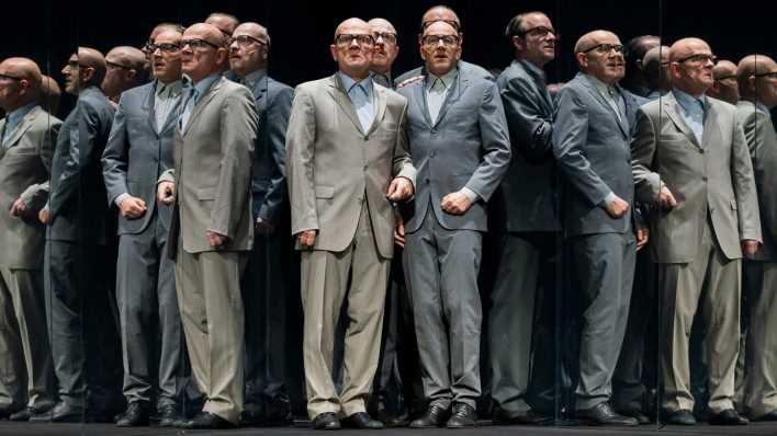 Szene aus "1984" am Berliner Ensemble