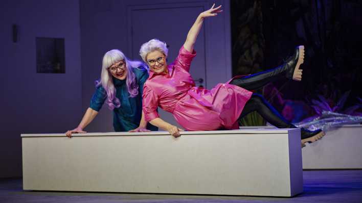 Die Hauptdarstellerinnen in "Arsen und Spitzenhäubchen" am Hans-Otto-Theater