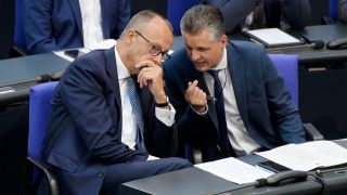Friedrich Merz und Thorsten Frei in der 119. Sitzung des Deutschen Bundestages im Reichstagsgebäude.