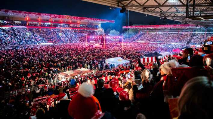 Weihnachtssingen 2023 im Stadion an der Alten Försterei (Bild.dpa/ Christoph Soeder)
