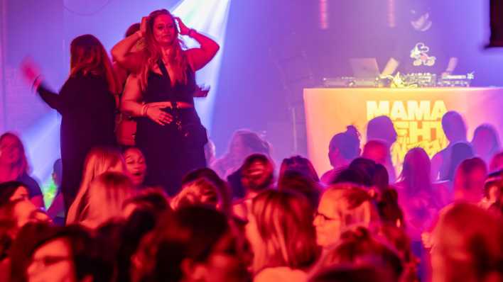 ARCHIV, Bochum, 12.8.2023: Party Mama geht tanzen (Bild: IMAGO/Funke Foto Services)