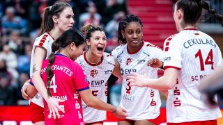 Die Spielerinnen des SC Potsdam jubeln in der Volleyball-Bundesliga im Spiel gegen Stuttgart.