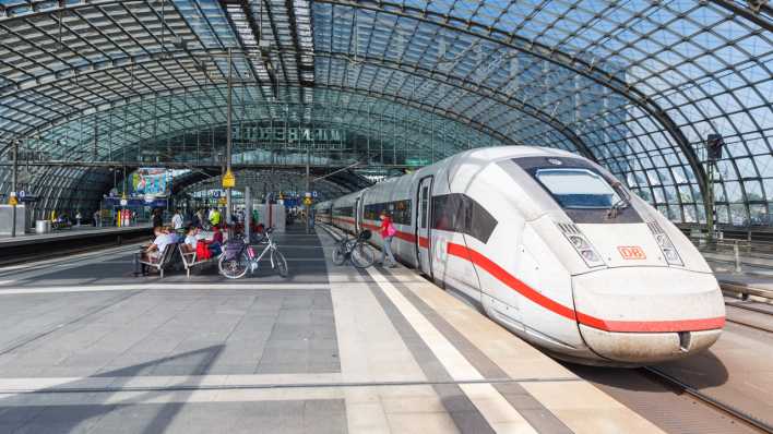 ICE im Berliner Hauptbahnhof