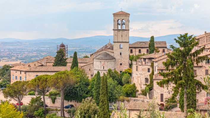 Blick auf Häuser in der italienischen Stadt Assisi (Foto: imago images / Joana Kruse)