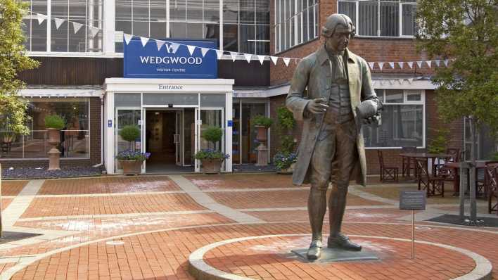 Statue von Joosiah Wedgwod vor dem Wedgwood Besucherzentrum,