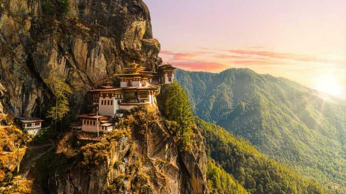 Bhutan, Kloster Taktshang in den Bergen (Bild: picture alliance / Zoonar)