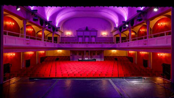 Symbolbild: Blick von einer Theaterbühne