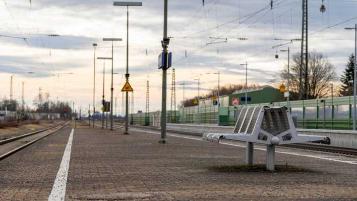 Ein verlassener Bahnsteig in Bayern während des Bahnstreiks.