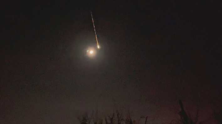 Ein Asteroid tritt ist in der Nacht nahe Berlin in die Atmosphäre.