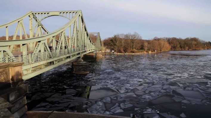 Glienicker Brücke in Potsdam (Bild: imago images/Martin Müller)