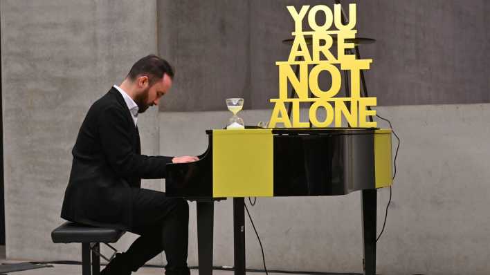 Der Starpianist Igor Levit spielte am Sonntag 14.01.2024 in der James-Simon-Galerie in Berlin ein Konzert zum Gedenken an die israelischen Hamas-Geiseln.