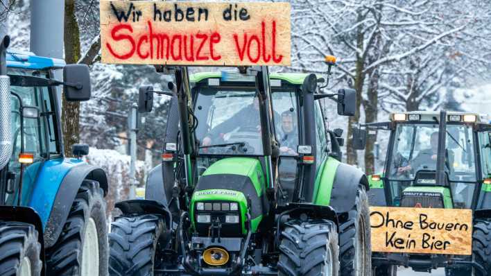 Traktoren auf dem Weg zur Großkundgebung des Bayerischen Bauernverbands