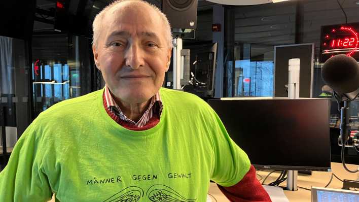Kazim Erdoğan ist Psychologe und Soziologe und arbeitet in Berlin. Kazim Erdoğan ist Psychologe und Soziologe und arbeitet in Berlin.