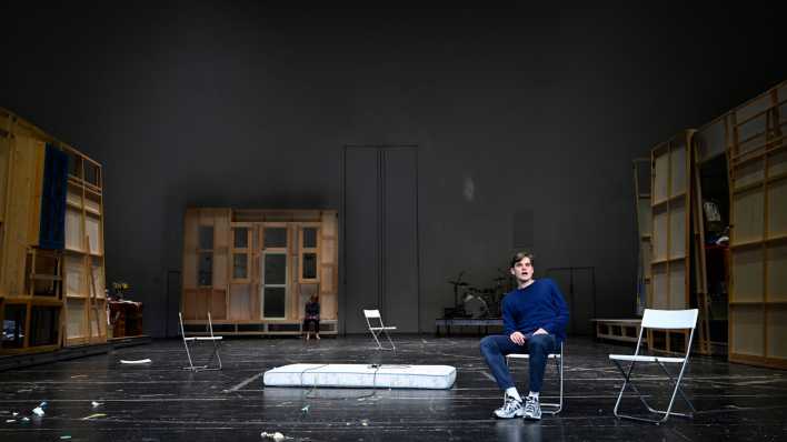 Szene aus "Einfach das Ende der Welt" nach Jean-Luc Lagarce am Deutschen Theater