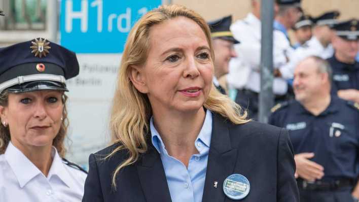 ARCHIV, Berlin, 19.8.2019: Polizeipraesidentin Dr. Barbara Slowik spricht zu Polizeibeamten (Bild: imago images / Christian Ditsch)