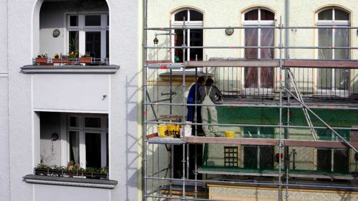 Symbolbild: Sanierung der Fassade bei einem Altbau in Berlin