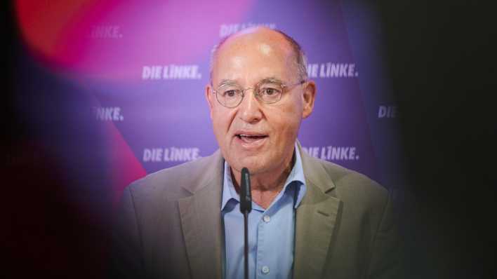 Gregor Gysi (Die Linke) spricht während einer Pressekonferenz im Karl-Liebknecht-Haus,