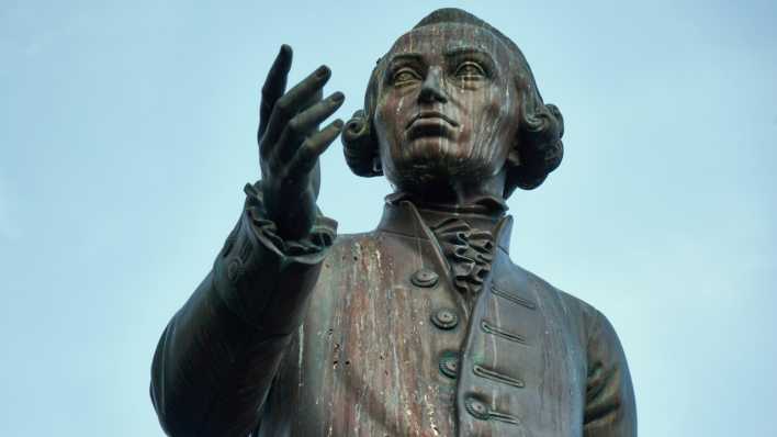 Statue von Immanuel Kant vor der Universität Kaliningrad