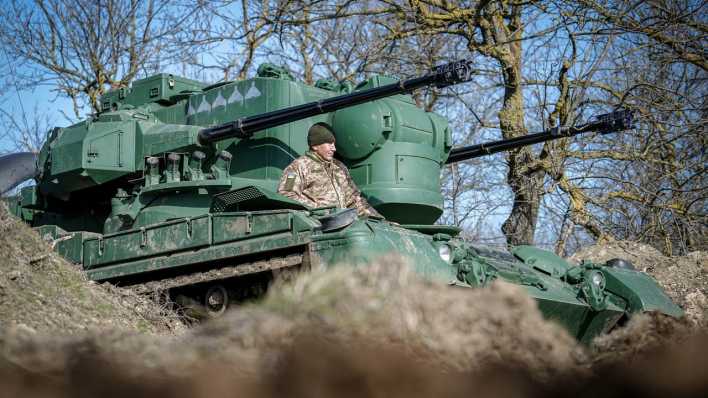 Ein Gepard Flugabwehrkanonenpanzer in seiner Stellung östlich von Odessa.