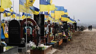 Ukraine, 25.4.2024: Soldatenfriedhof in Saporischschja (Bild: picture alliance / ZUMAPRESS.com | Andriy Andriyenko)