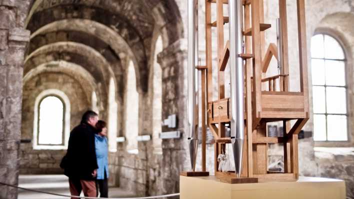 Orgel, die das Werk von John Cage in der ehemaligen Klosterkirche Burchardi in Halberstadt spielt.