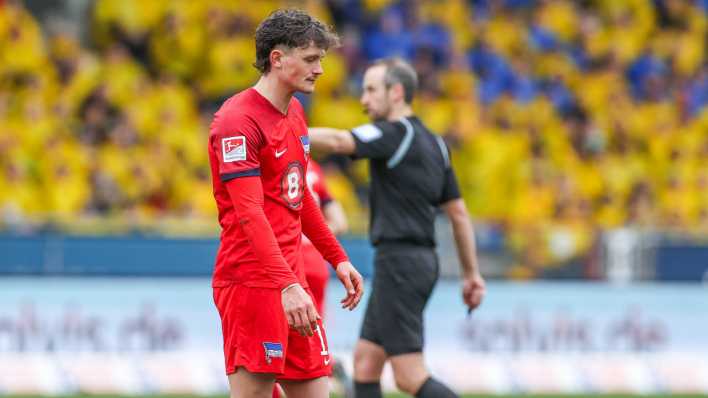 Fabian Reese guckt enttäucht im Spiel von Hertha gegen Braunschweig.