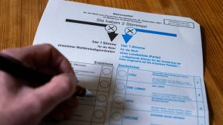 Ein Stimmzettel für die teilweise Wiederholung der Bundestagswahl in Berlin