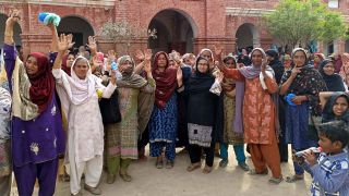 Frauen in Pakistan demonstrieren für ihre Rechte