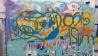Erste Graffiti-Versuche von Mädchen auf einer Probierwand